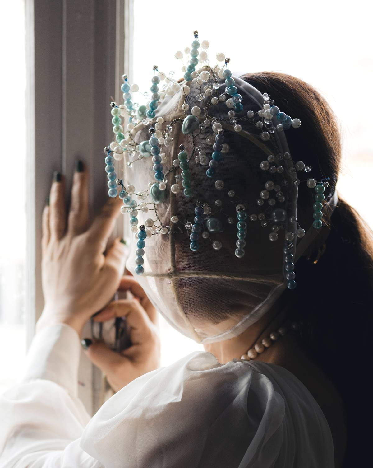 White & Blue Pearl Mesh Mask, Full-Coverage Stage Headdress