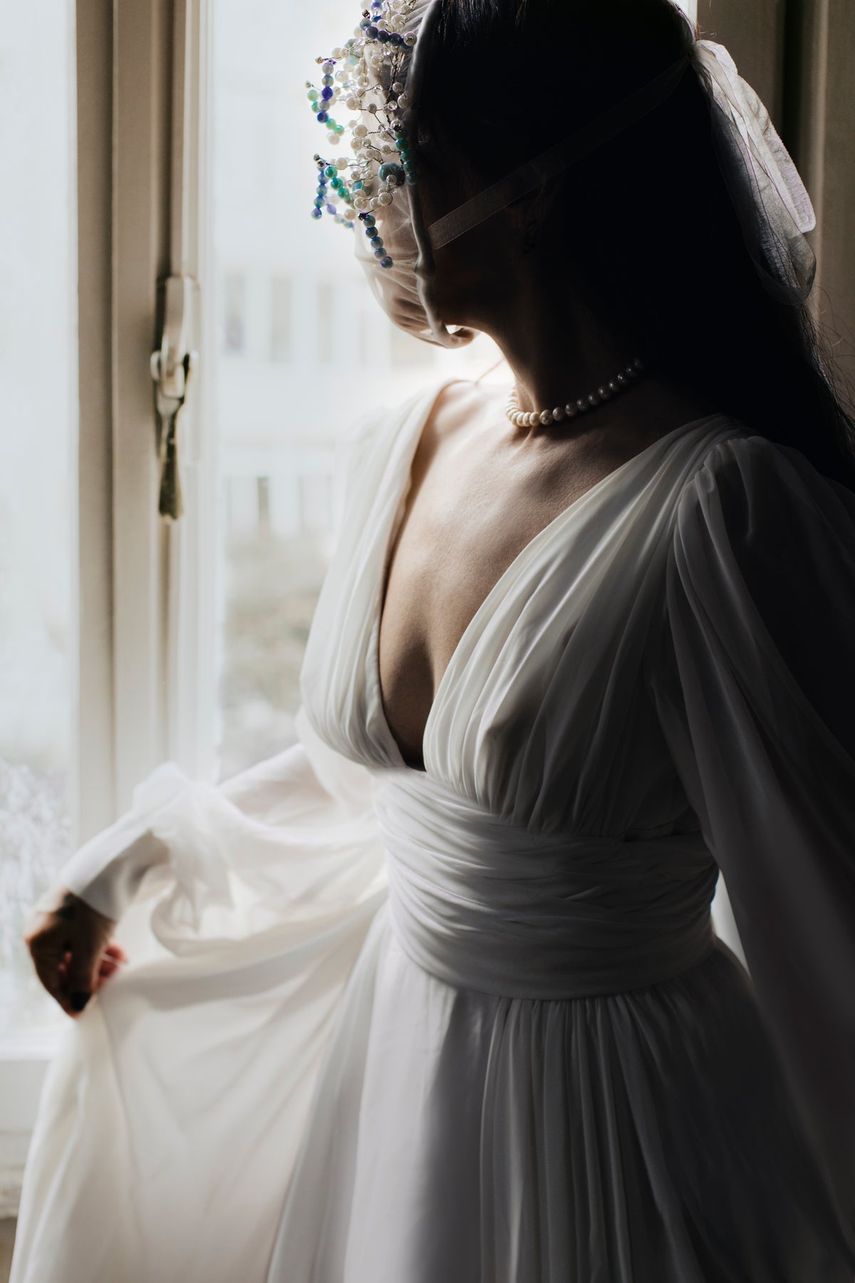 White & Blue Pearl Mesh Mask, Full-Coverage Stage Headdress