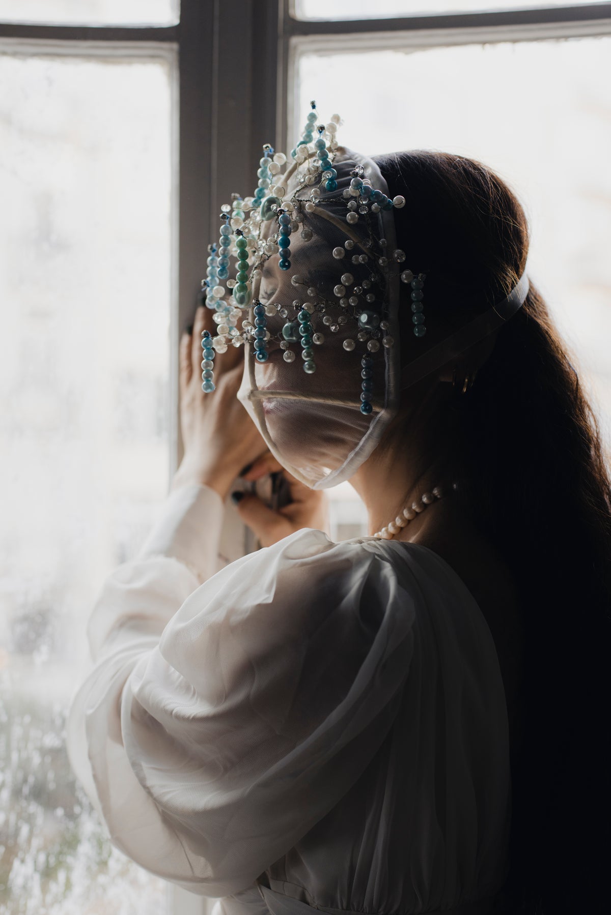 White & Blue Pearl Mesh Mask, Full-Coverage Stage Headdress