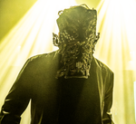 Siyah & Altın Payet İşleme ve İnci Detaylı Maske – Maskeli Balo / Performans Maskesi